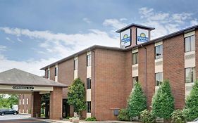 Days Inn & Suites Hickory